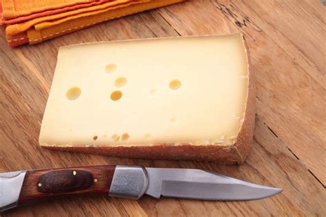 Gruyere cheese: the essential Swiss cheese - Glutto Digest