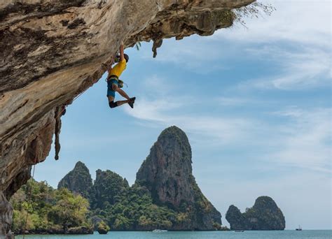 Bouldering vs Rock Climbing: What’s the Difference? | Trekbible