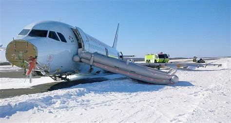 Air Canada Plane Crash Lands And Leaves 25 Injured (6 pics)