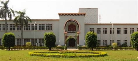 Aligarh Muslim University (AMU): Admission 2023 (Ongoing), Courses ...