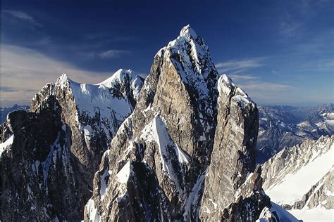 The 10 Highest Mountains In British Columbia - WorldAtlas