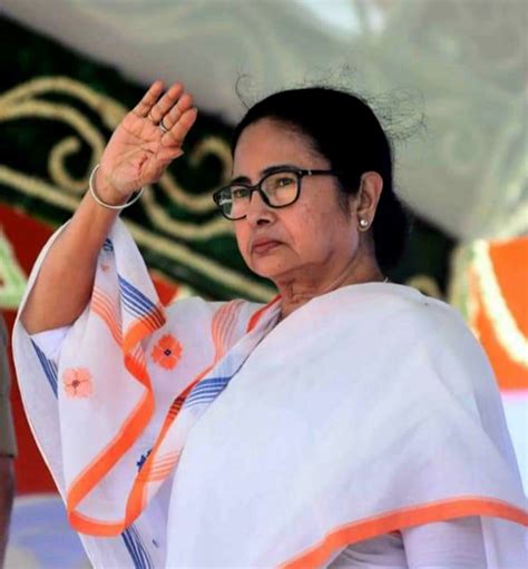 West Bengal CM Mamata Banerjee wears Tricolour-inspired saree for I-Day ...