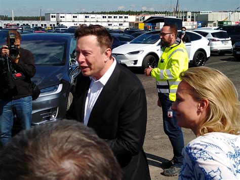 Tesla CEO Elon Musk receives rockstar welcome in first visit to Giga Berlin