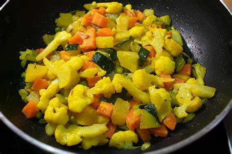 Easy Vegetable Stir Fry (Sabji Bhaji) - Spice and Colour