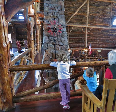 Old Faithful Inn in Yellowstone National Park, Wyoming - Kid-friendly ...