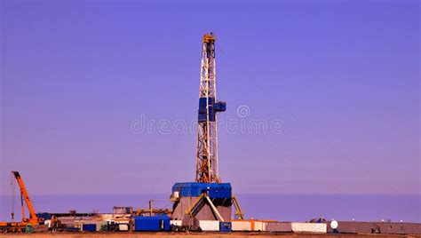 The onshore drilling rig stock image. Image of drill - 178516003