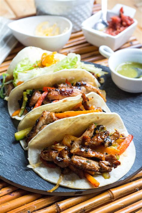 Korean BBQ Chicken Tacos - SugarLoveSpices