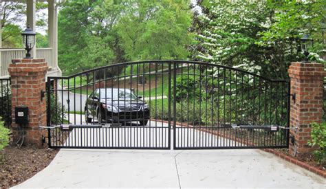 Automatic Driveway Gates: How Do They Work | Fence OKC