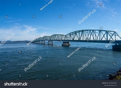 98 Cantilever Through Truss Images, Stock Photos & Vectors | Shutterstock