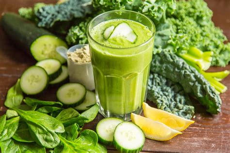 Get 8 Servings of Greens with this Ultimate Green Smoothie! - Young and Raw