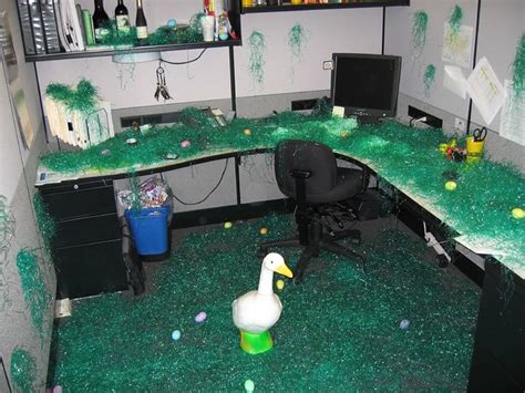 10 Crazy Cubicle Pranks