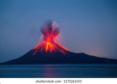 974,378 Volcano Images, Stock Photos, 3D objects, & Vectors | Shutterstock