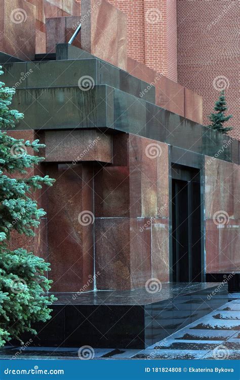 Mausoleum of Vladimir Lenin on the Red Square in Moscow. Popular ...