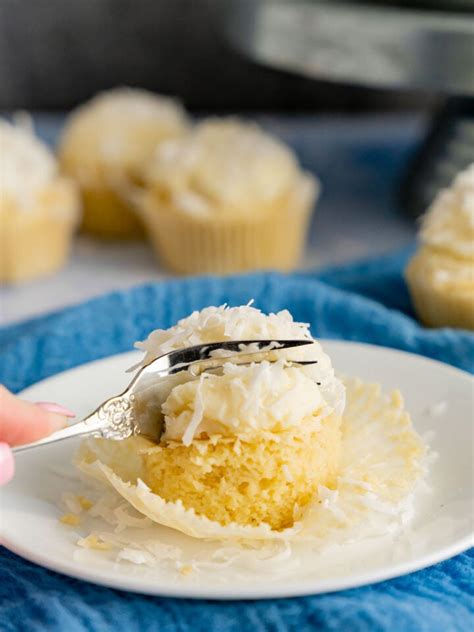 Butterbeer Cupcakes - Mama Needs Cake®