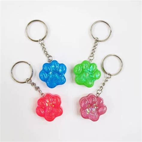 Resin keychain DIY - How to make a resin keychain - Resin Obsession