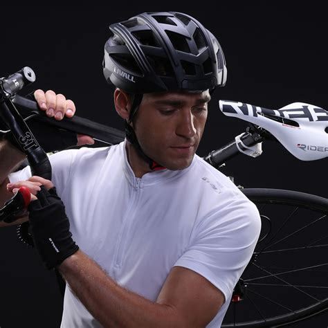 The Wireless Turn Signal/Tail Light Bike Helmet - Hammacher Schlemmer