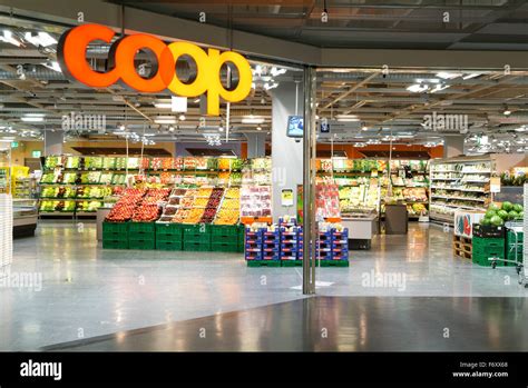 Coop switzerland fotografías e imágenes de alta resolución - Alamy