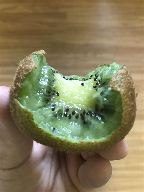 Anyone else eat kiwis like this? : r/fruit