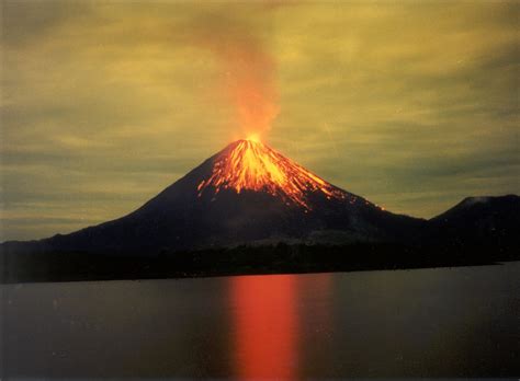 Spectacular Images of Turrialba Volcano Eruption