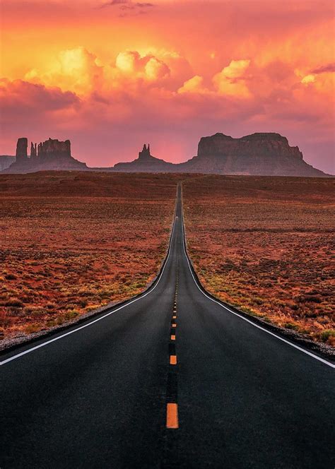 Road Trip in Monument Valley 🧡🖤 : roadtrip