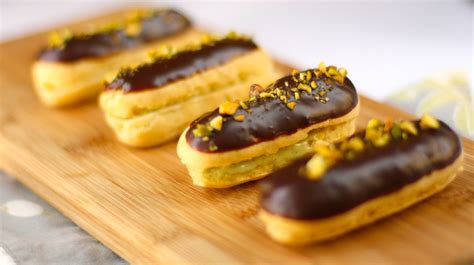 pâte à choux: éclairs and cream puffs filled with pistachio cream ...