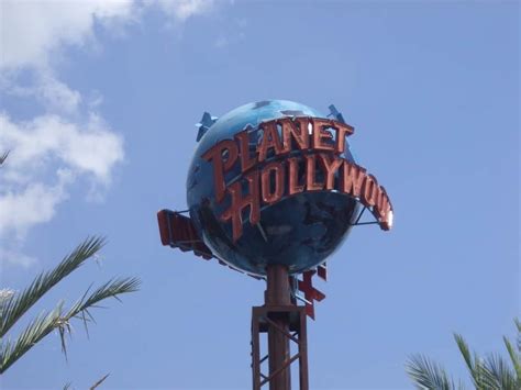 Planet Hollywood Exterior 1 - DisneyDining