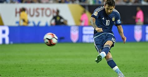 Lionel Messi Just Perfected The Free-Kick Goal | HuffPost