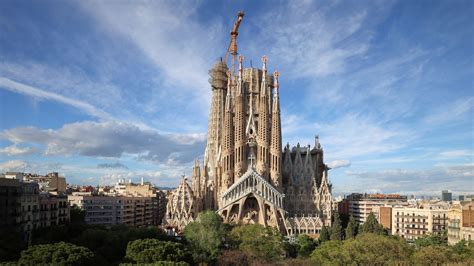 Barcelona's Sagrada Familia nears completion as towers are crowned ...