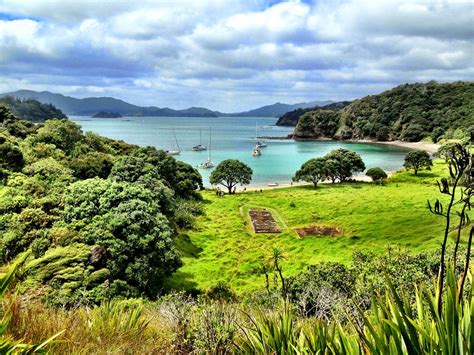 Touring The Bay Of Islands In New Zealand's Largest Houseboat ...