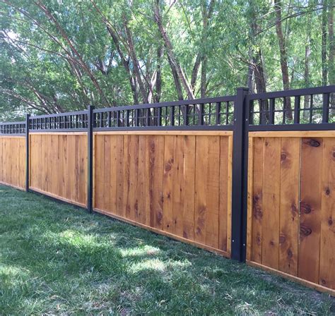 Transform Your Backyard With These Creative Privacy Fence Ideas – DECOOMO