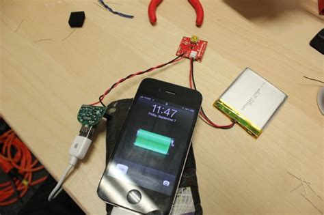 DIY Solar Powered iPhone Charger Will Take You 3 Hours To Make