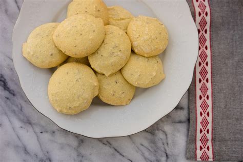 anise drop german christmas cookies