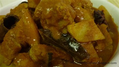 kitchen flavours: Pork Curry with Potatoes