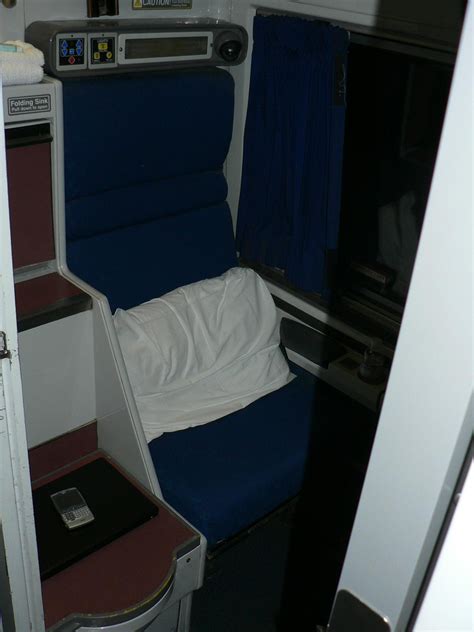 Image - Viewliner roomette.jpg - Amtrak Wiki