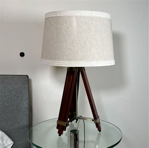 TRIPOD TABLE LAMP