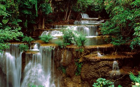 Serene Waterfall: A Stunning HD Wallpaper of Nature's Beauty