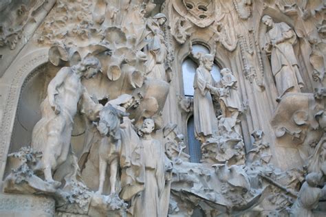 Sculptures on La Sagrada Familia in Barcelona Spain - Entouriste