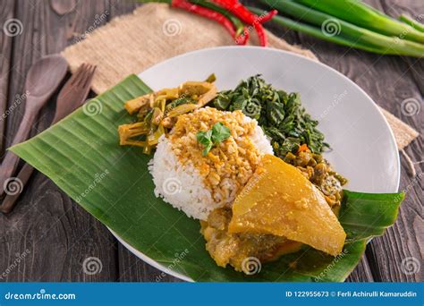 Nasi Padang Indonesian Food Stock Image - Image of milk, leaf: 122955673