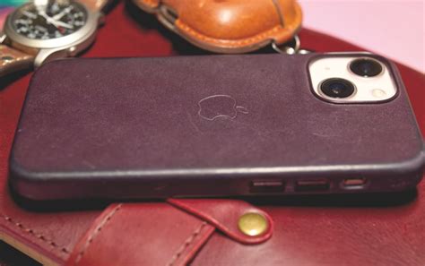 Apple iPhone 13 mini Leather Case Review - Leaf&Core