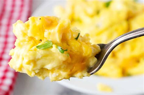 Cheesy Scrambled Eggs (The Fluffiest, Creamiest Eggs Ever!)