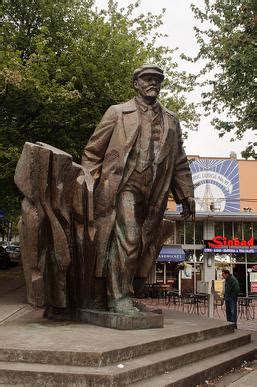 Statue of Lenin (Seattle) - Wikipedia