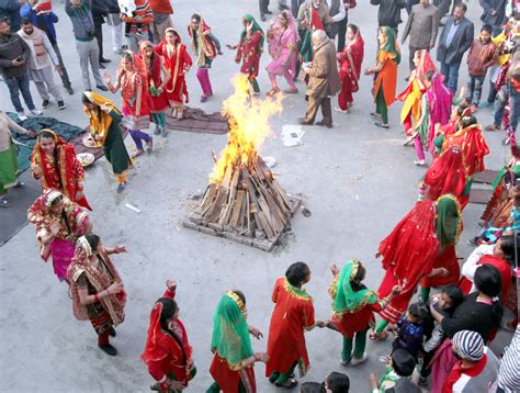 Delightful Festivals Celebrated By Kashmiri People- EaseMyTrip