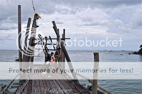 Travel and Photography: Fishing off the jetty at Pengerang, Johor, Malaysia