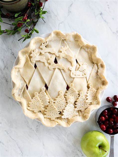 Elegant Christmas Pie Crust Designs | Recipe | Christmas pie crust ...