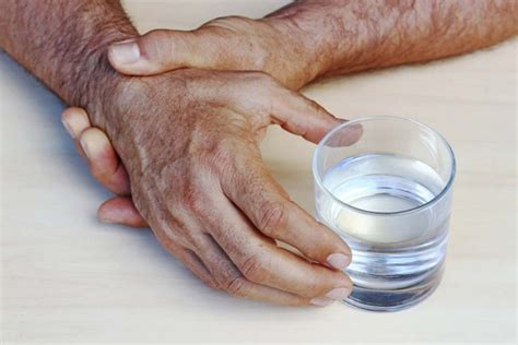 Parkinson's Symptoms: 13 Early Warning Signs and Symptoms Of Parkinson ...