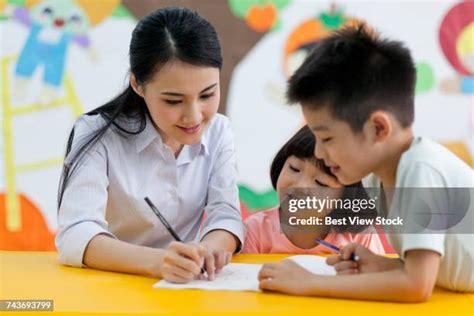 89 School Kids Working Together Class Cartoon Stock Photos, High-Res ...