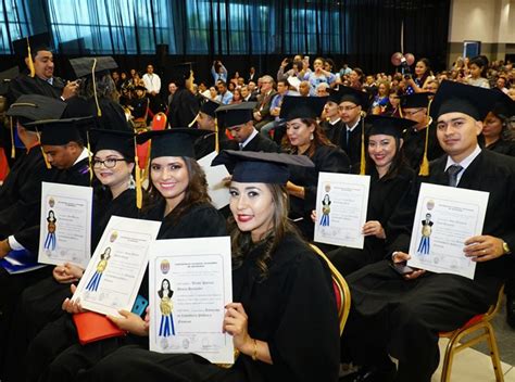 Momentos en la II ceremonia de graduación UNAH-Vs 2019