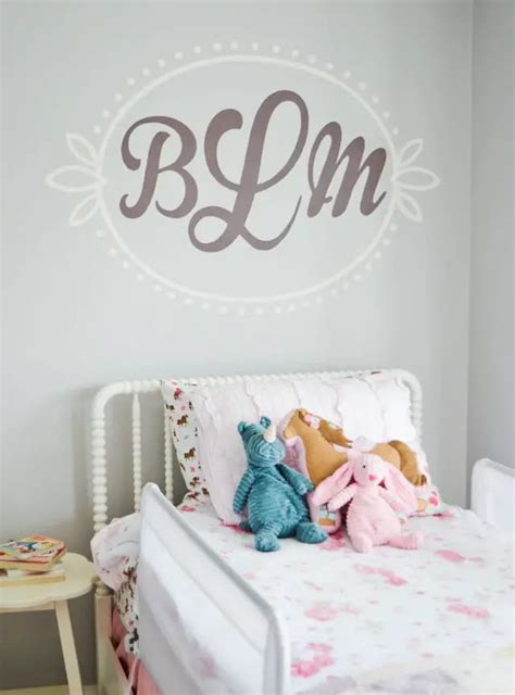 Creative Stencil Designs for Your Bedroom Wall | Family Frugal Fun