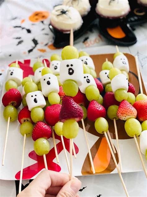 Halloween Healthy Snack Fruit Skewers for Kids | Kids halloween food ...