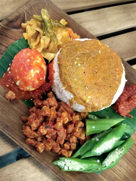 Chic Vegetarian Cuisine: Vegetarian Nasi Padang!